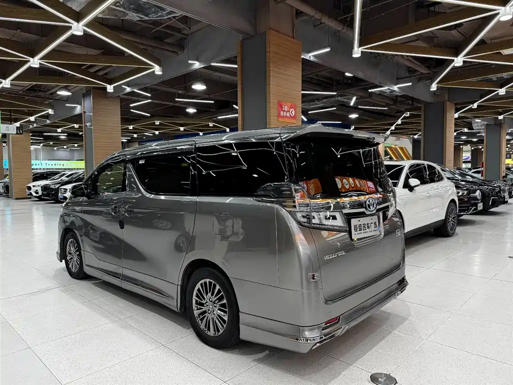 Vellfire Dual Engine 2.5 L HV Luxury