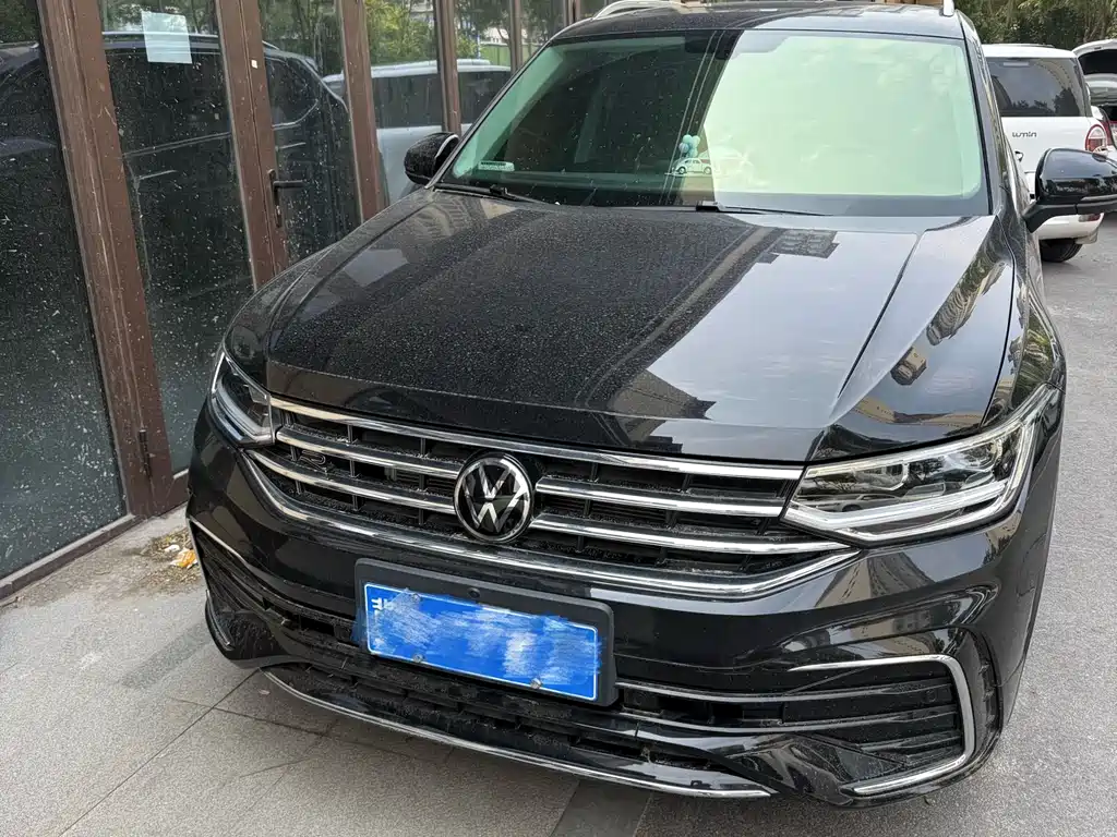 Tiguan L Outstanding 330 TSI Auto 2 WD R-Line Dragon Shine