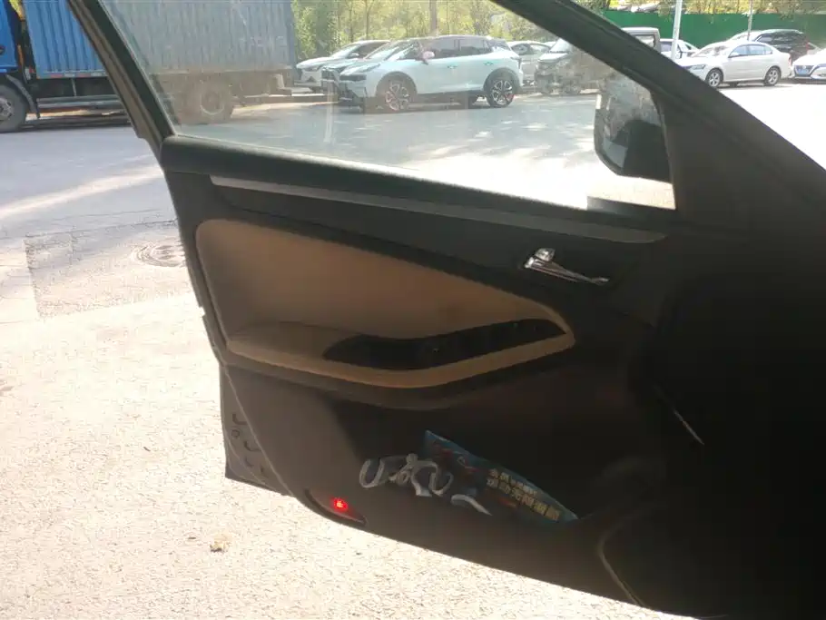 Besturn B70 奔腾B70 2014款 2.0 L 自动舒适型
