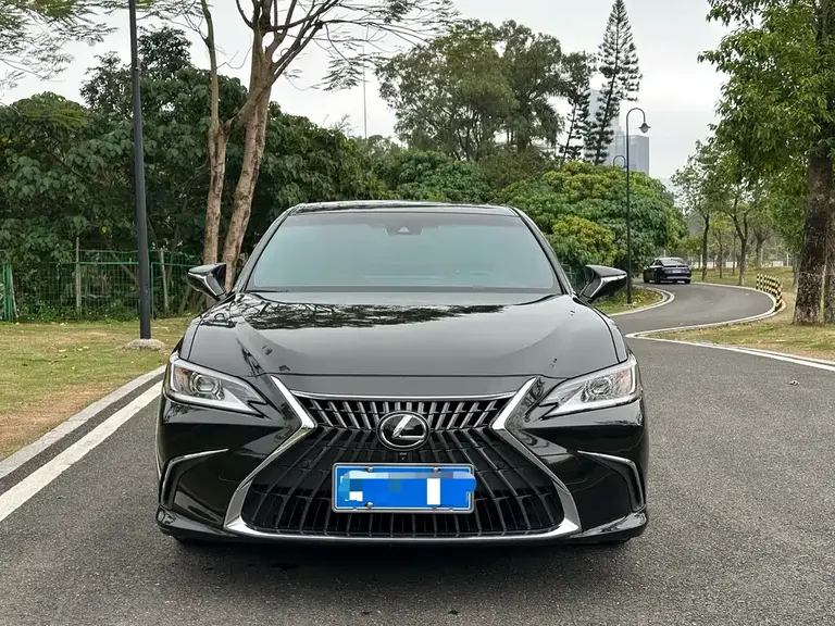 Lexus ES 200 Outstanding