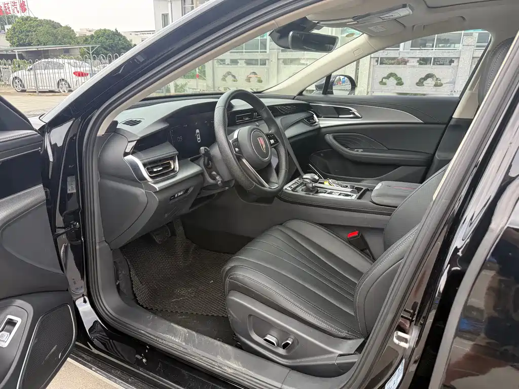 Hongqi H5 1.5 T DCT Connected Flagship Joy