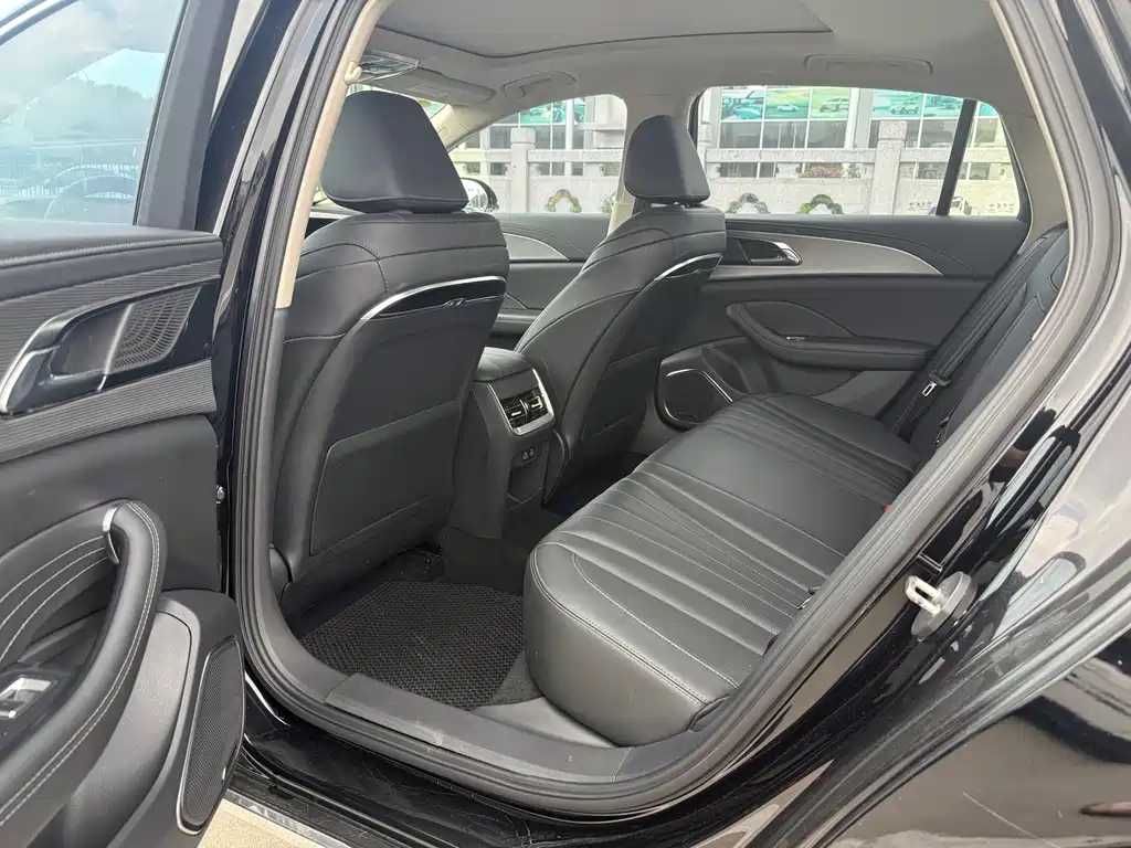 Hongqi H5 1.5 T DCT Connected Flagship Joy