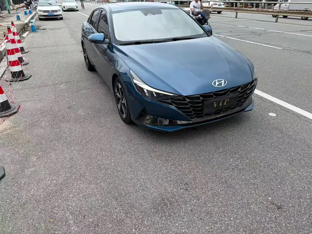 Elantra 1.5 L CVT GLS Leading