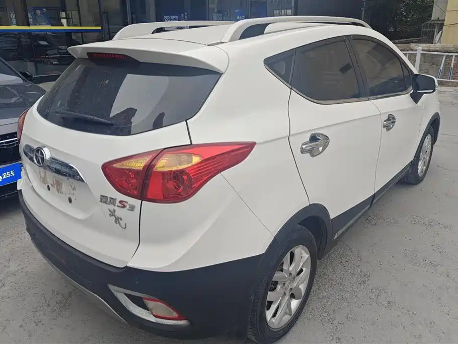 Refine S3 1.5 L CVT Luxury Smart