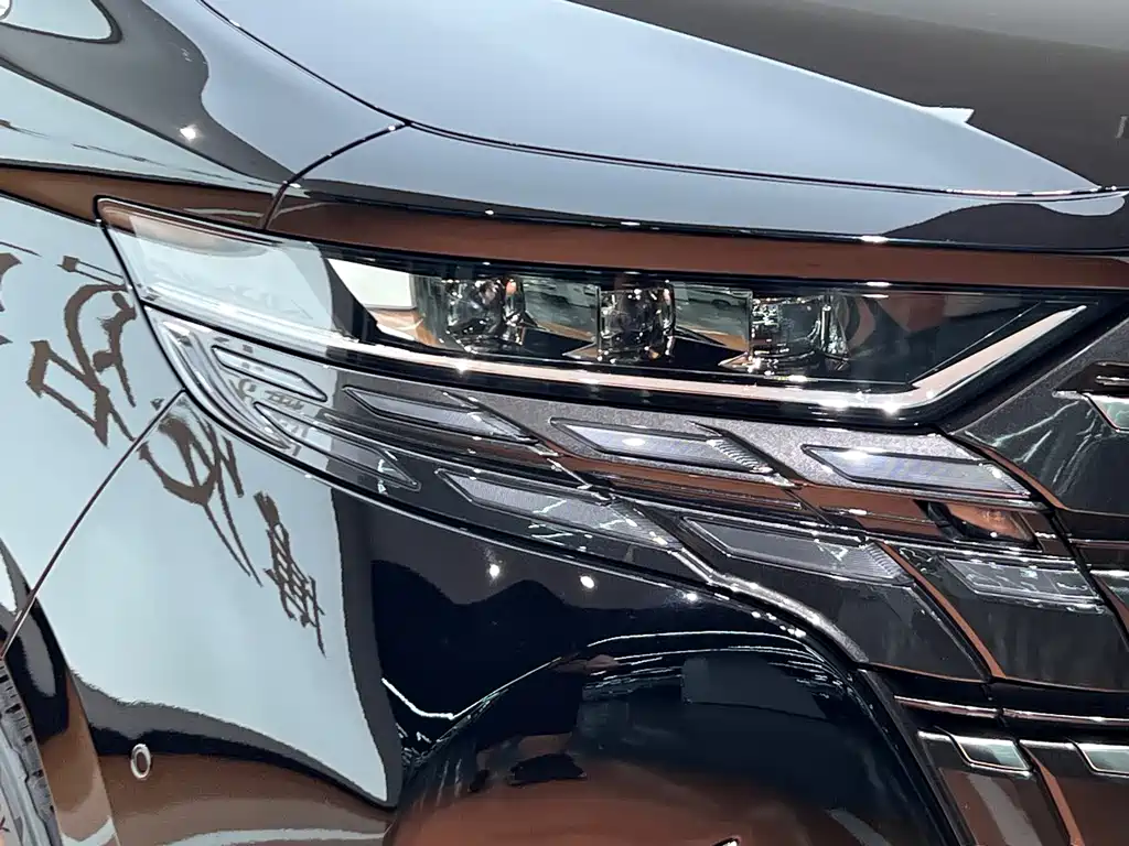 Alphard Dual Engine 2.5 L Distinguished