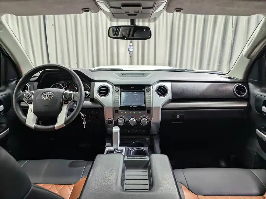 Tundra 坦途 2015款 5.7 L 自动