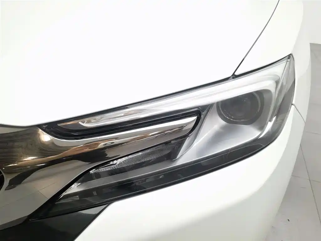 DS 6 1.6 T Luxury THP200