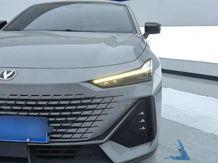 Changan UNI-V 1.5 T Distinguished