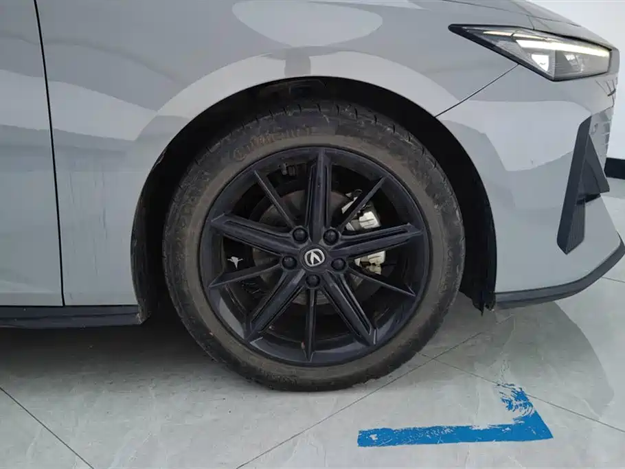 Changan UNI-V 1.5 T Distinguished
