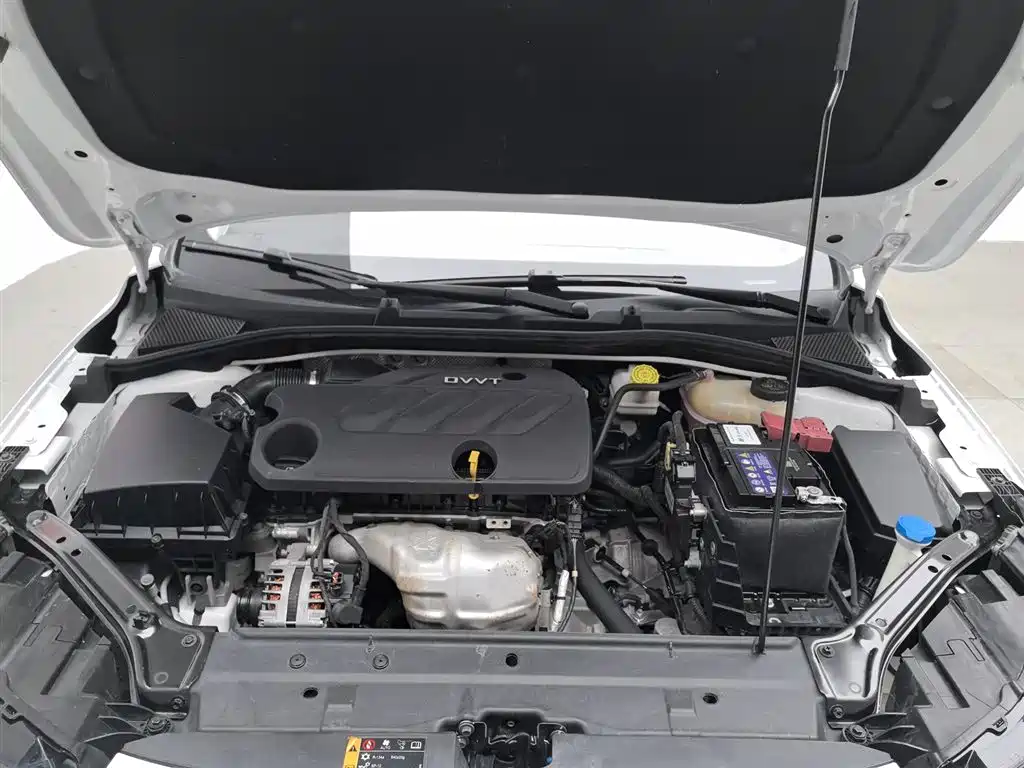 Roewe i6 Classic PLUS 1.6 L CVT 4 G Connected Glory Flagship