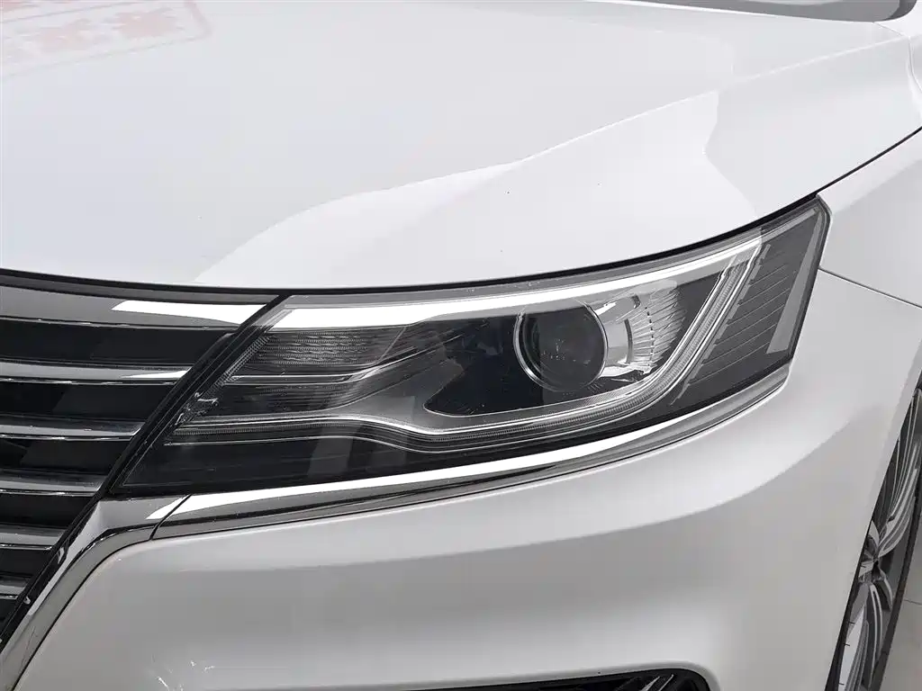 Roewe i6 Classic PLUS 1.6 L CVT 4 G Connected Glory Flagship