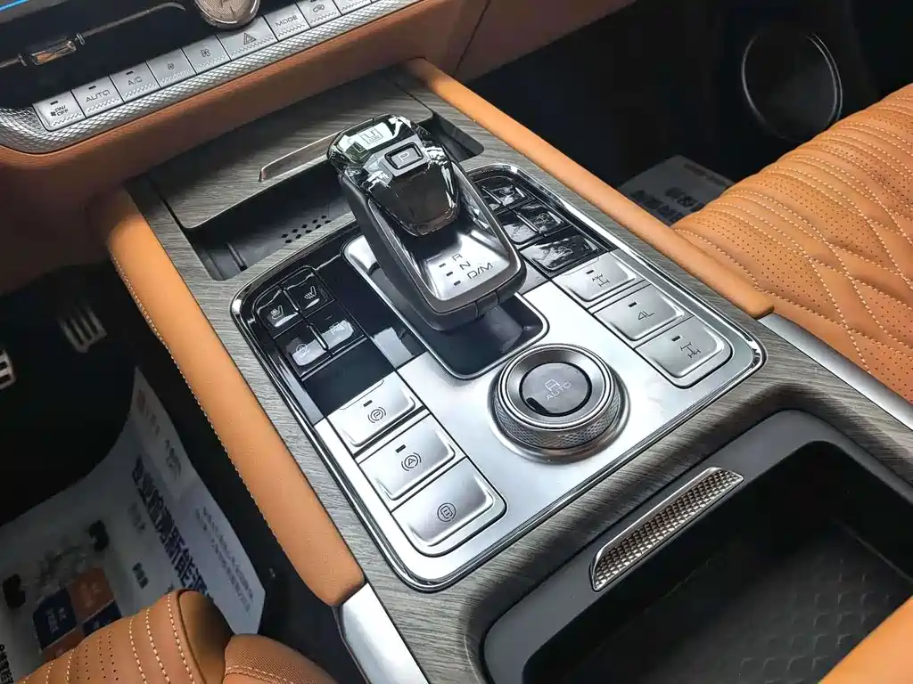 Tank 500 坦克500 2022款 3.0 T 商务版 登峰型 5座