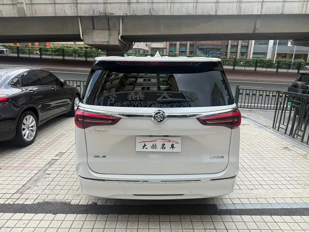 Buick GL8 ES LaCrosse Premium