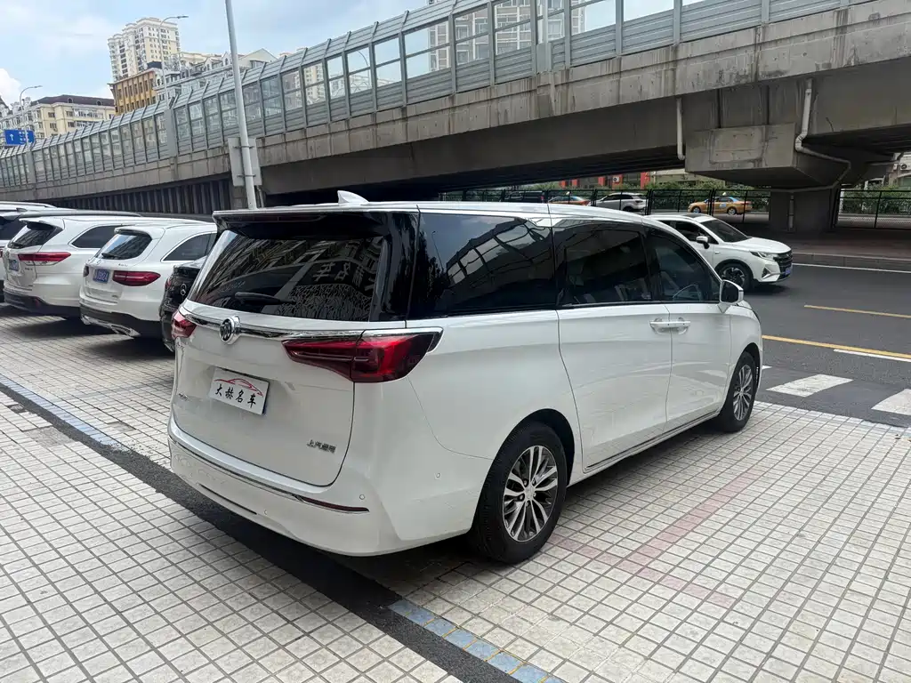 Buick GL8 ES LaCrosse Premium
