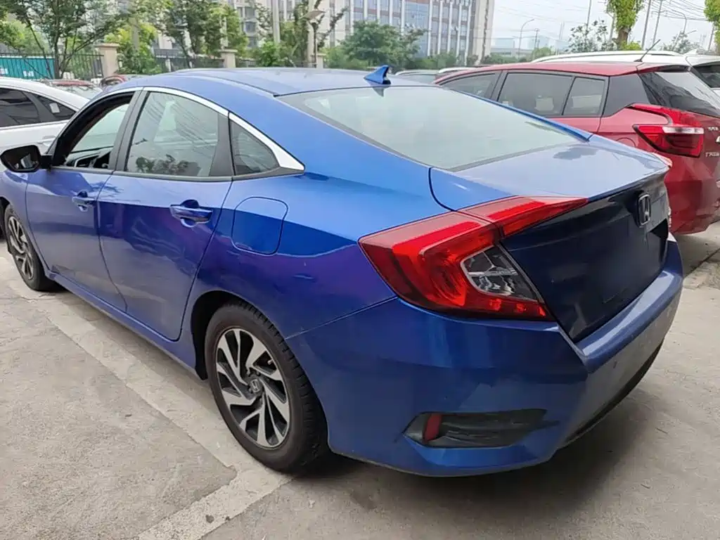 Civic 220 TURBO CVT Luxury