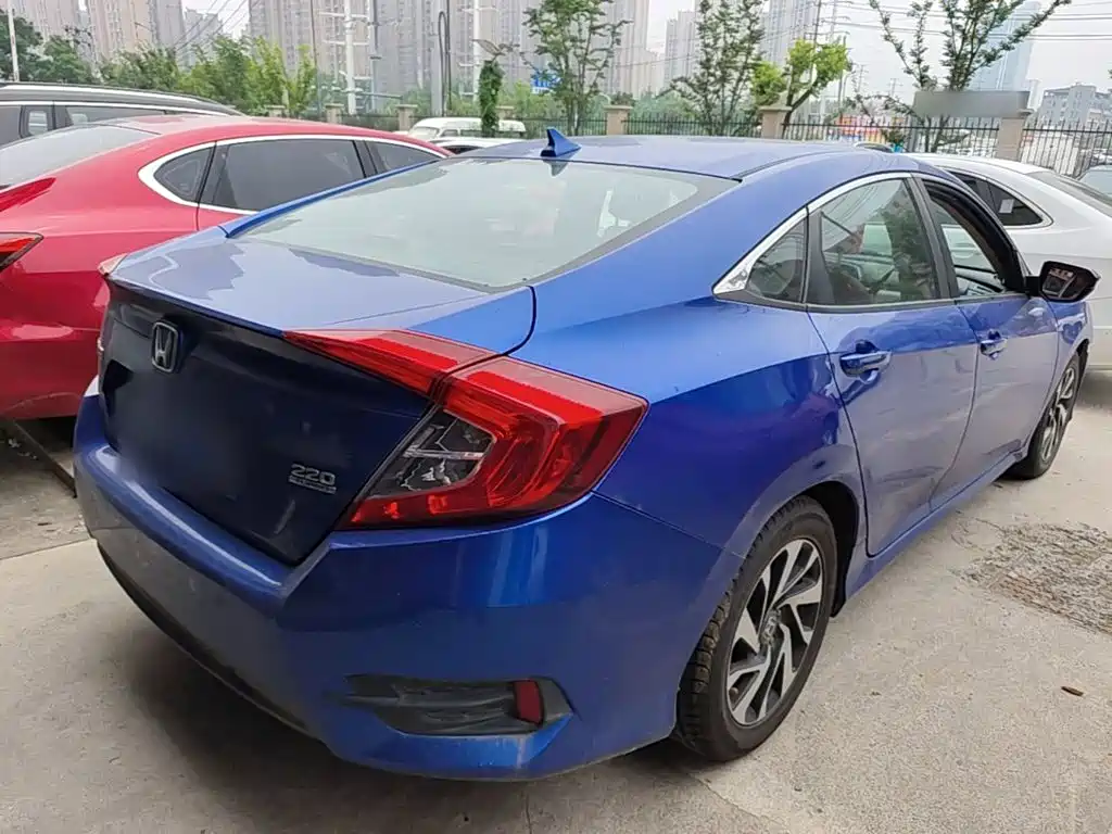 Civic 220 TURBO CVT Luxury