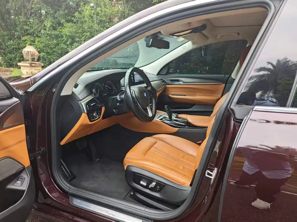 BMW 6 Series GT 630 i Luxury Design Package