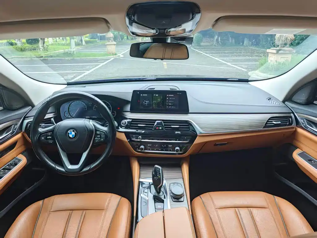 BMW 6 Series GT 630 i Luxury Design Package