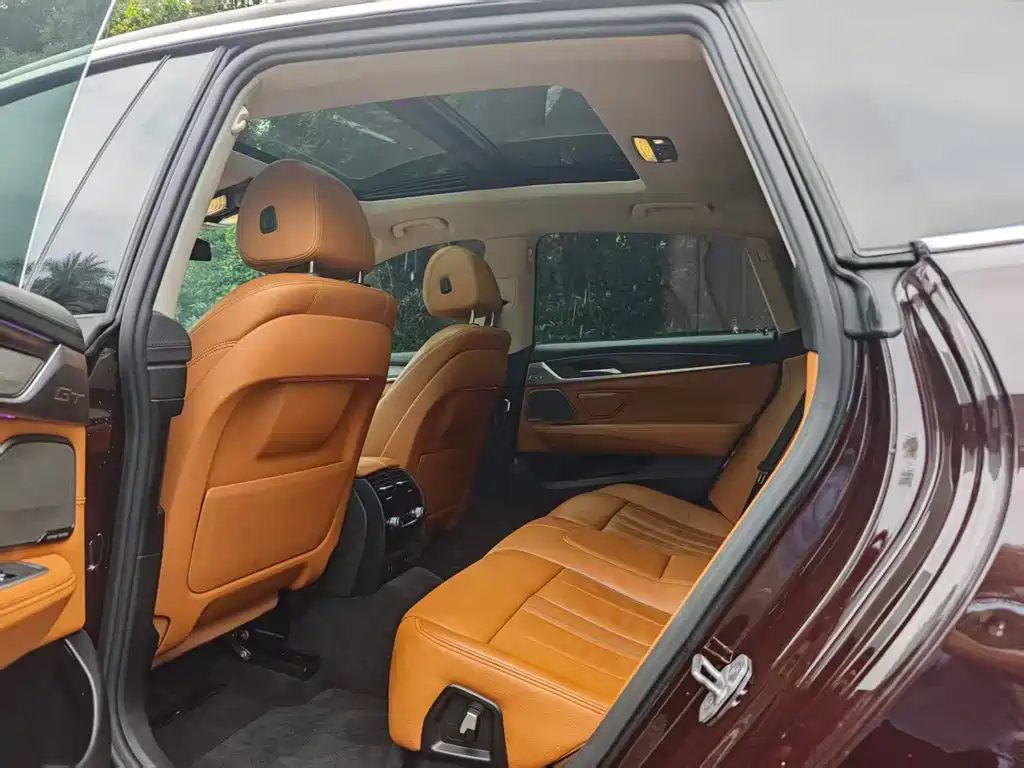 BMW 6 Series GT 630 i Luxury Design Package