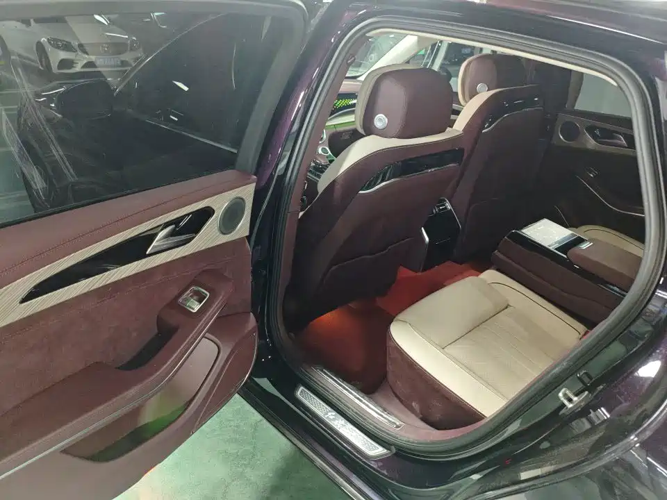 Hongqi H9 2.0 T Connected Flagship
