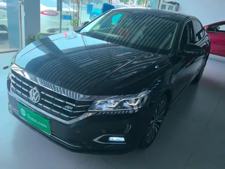 Volkswagen Passat 330 TSI Distinguished CN-V