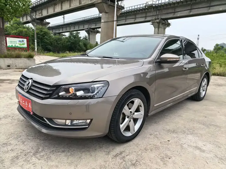 Volkswagen Passat 1.8 TSI DSG Royal