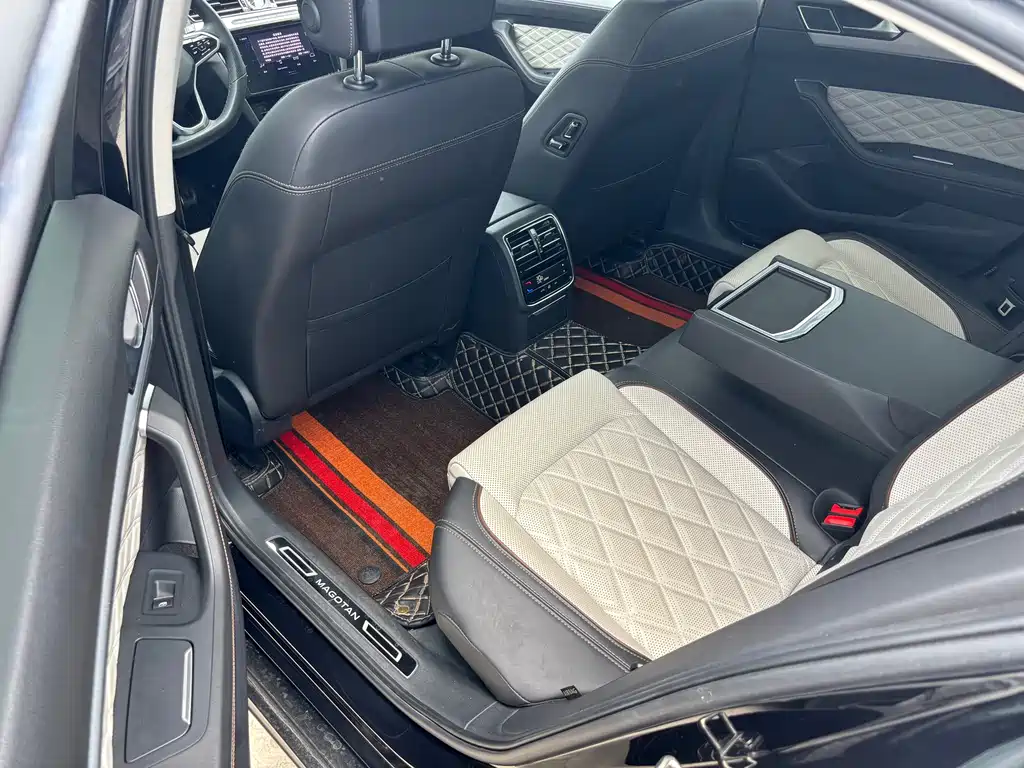 Magotan 200 10 K Commemorative 330 TSI DSG Luxury