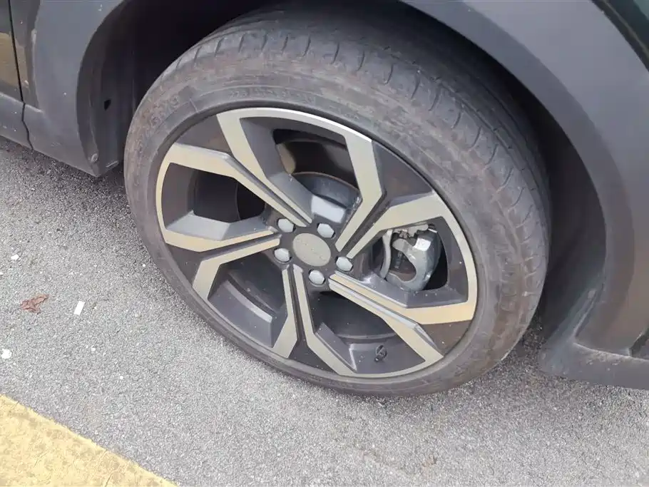 Lynk & Co 06 Remix 1.5 T Power Halo