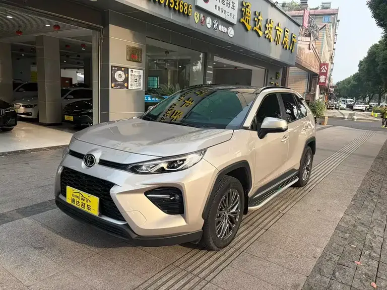 Toyota Wildlander 2.0 L CVT 2 WD Luxury PLUS