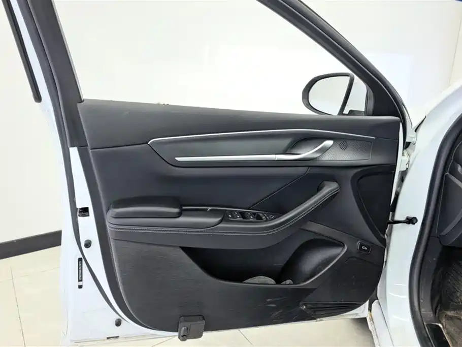 Destroyer 05 Glory DM-i 120 KM Luxury