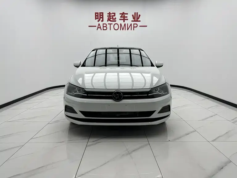 Volkswagen Polo Plus 1.5 L Auto Colorful Tech