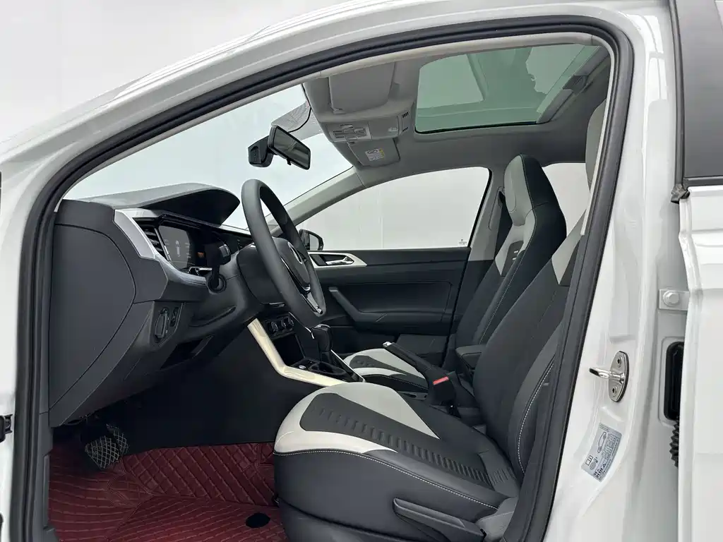 Polo Plus 1.5 L Auto Colorful Tech
