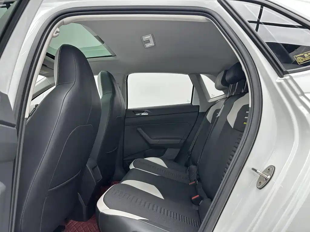 Polo Plus 1.5 L Auto Colorful Tech