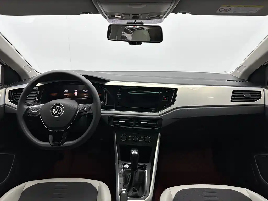Polo Plus 1.5 L Auto Colorful Tech