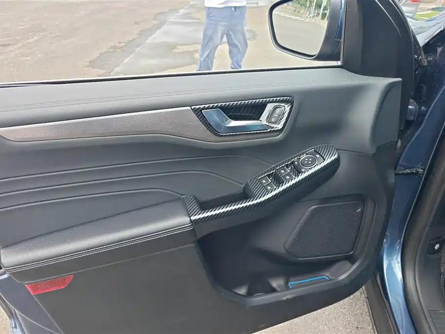 Escape EcoBoost 245 2 WD Shine Enjoyment