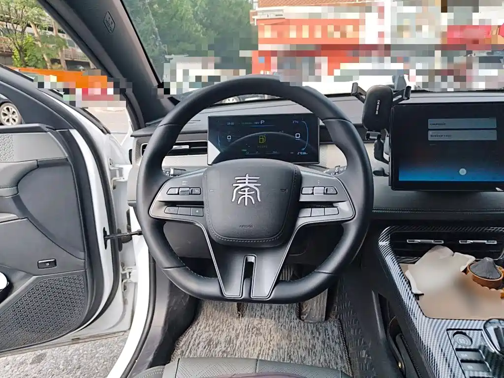Qin PLUS DM-i Smart Drive 55 KM Leading