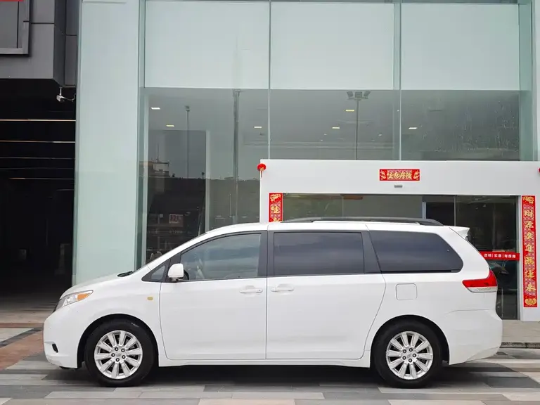 Toyota SIENNA 3.5 L 4 WD Auto