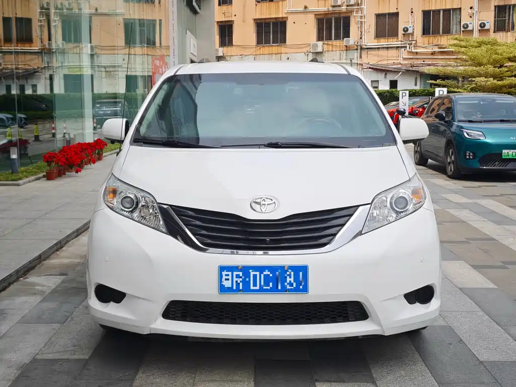 SIENNA 3.5 L 4 WD Auto