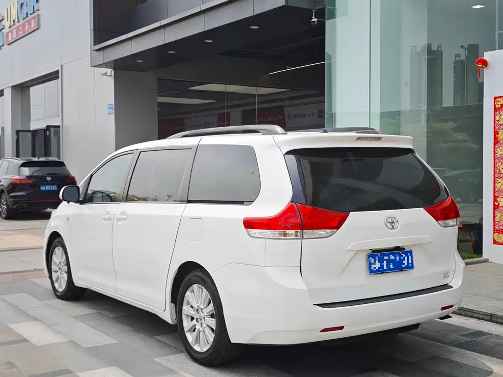 SIENNA 3.5 L 4 WD Auto