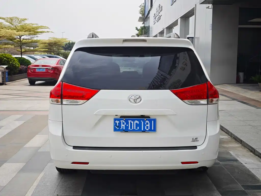 SIENNA 3.5 L 4 WD Auto