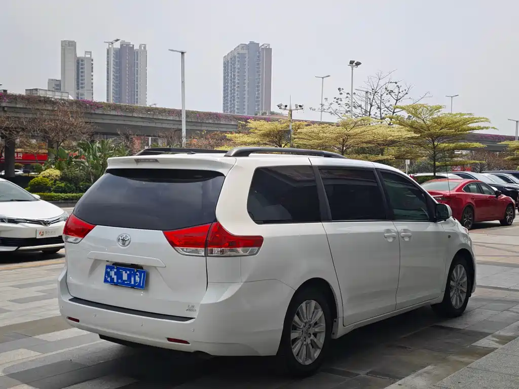 SIENNA 3.5 L 4 WD Auto