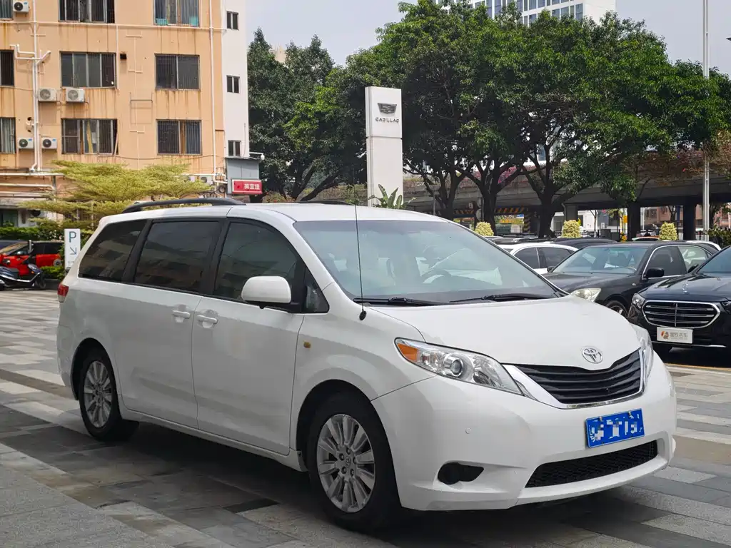 SIENNA 3.5 L 4 WD Auto