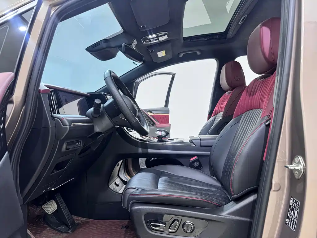 GAC Trumpchi M8 Grandmaster Series Dual Engine Flagship