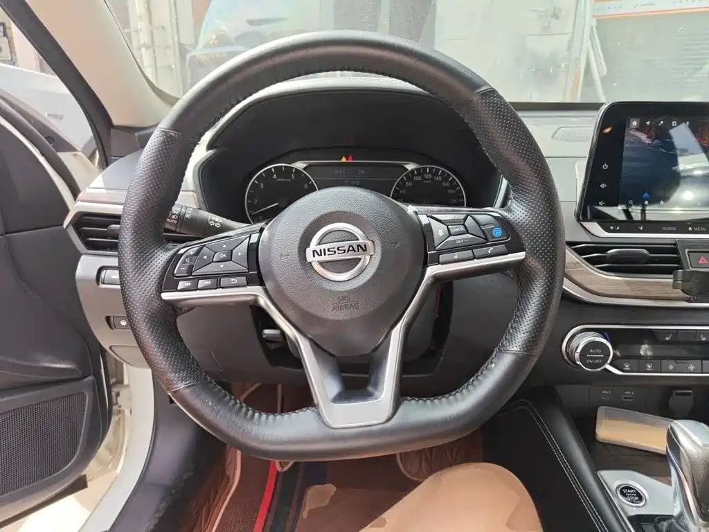 Teana 2.0 L XL Upper AD1 Smart Travel Navigator