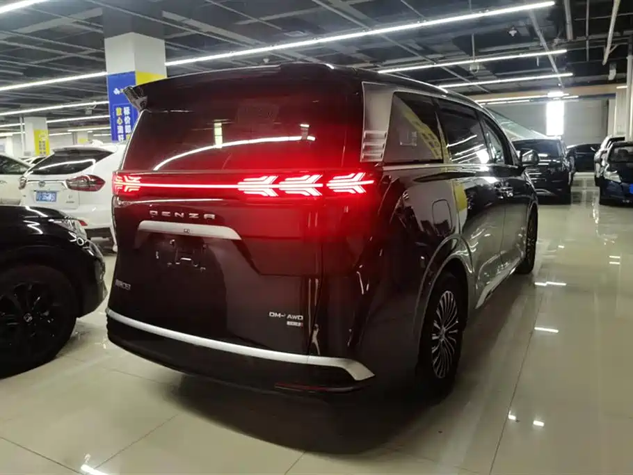 Denza D9 DM-i Smart Drive 1020 4 WD Premium