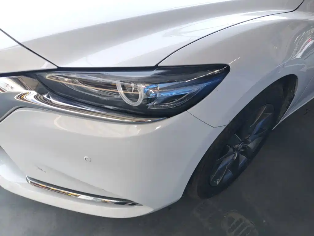 Atenza 2.0 L Blue Sky Luxury
