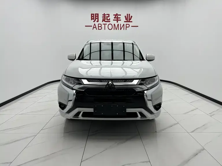 Mitsubishi Outlander 2.0 L 2 WD Smooth Travel 5-seat