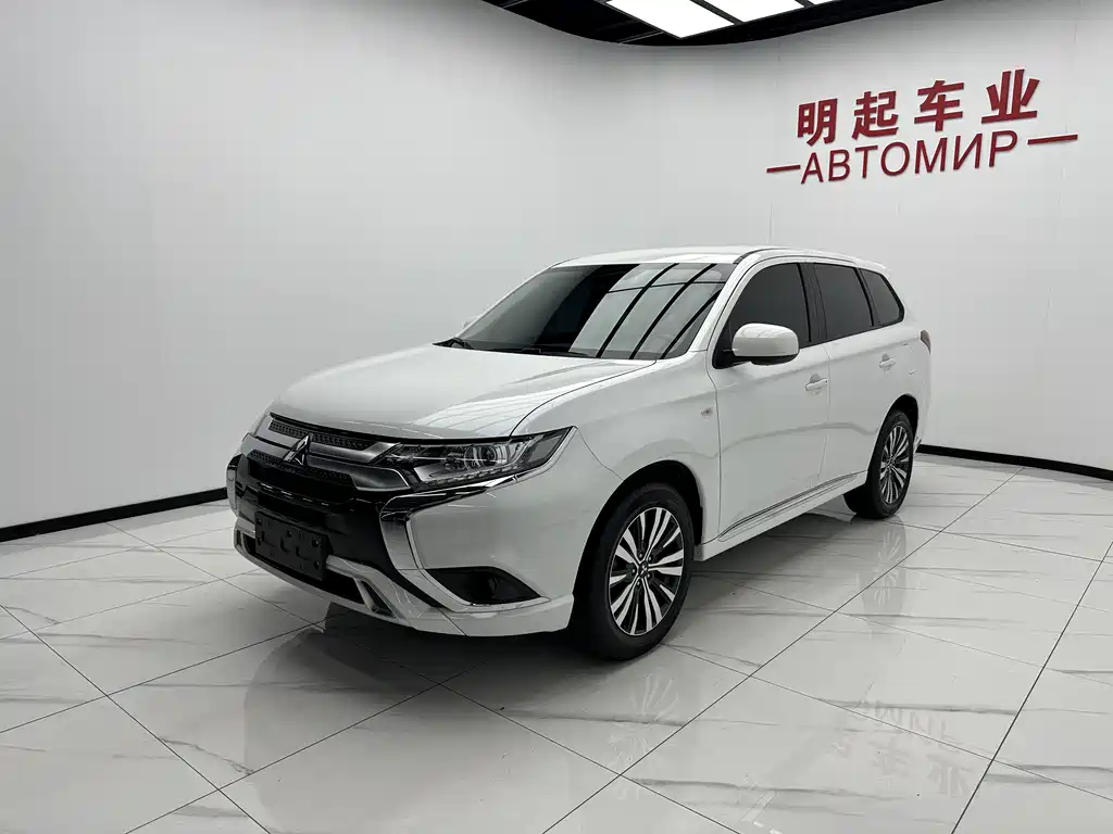 Outlander 2.0 L 2 WD Smooth Travel 5-seat