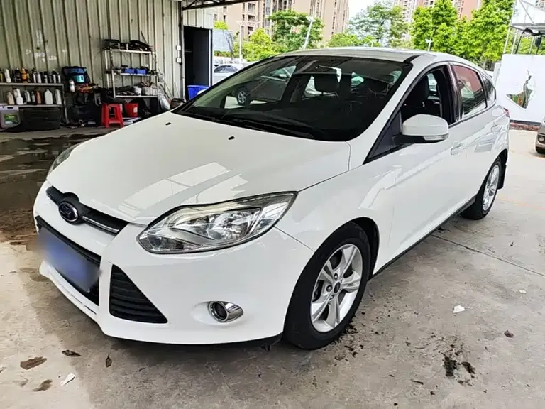 Ford Focus Hatchback 1.6 L Auto Style