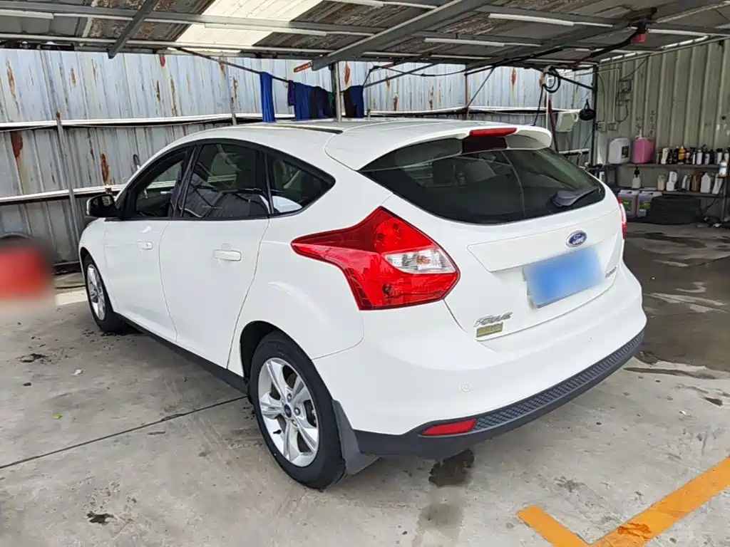 Focus Hatchback 1.6 L Auto Style